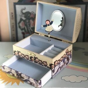 Vintage Dancing Musical Raggedy Ann Jewelry Box